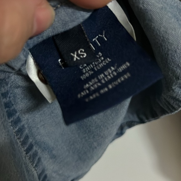 Fidelity button up top - Picture 3 of 5